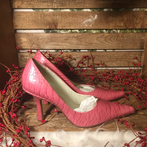 Bandolino Shoes - Sale 🔥pink Bandolino pumps